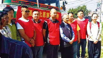 2吉康义工队与尼泊尔前总理合影350.jpg