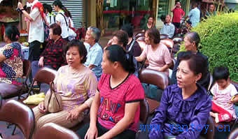 5 长者们观看现场演出 5 长者们观看现场演出